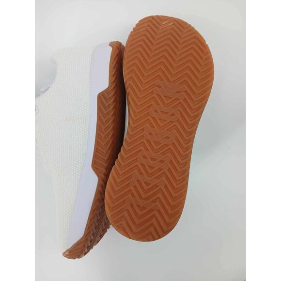 Athletic_Shoes